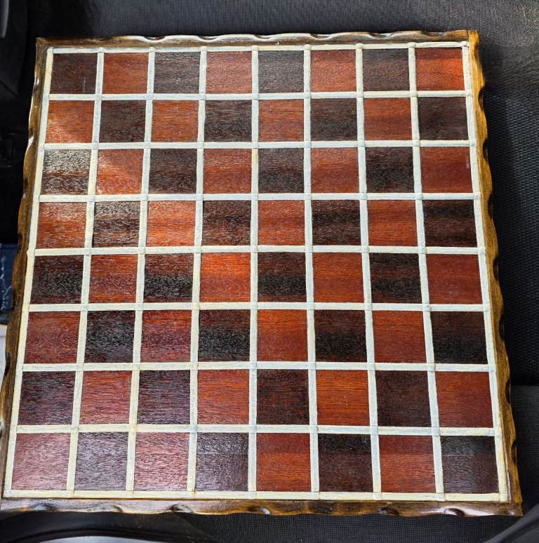 BEAUTIFUL VINTAGE WOODEN CHESS BOARD 