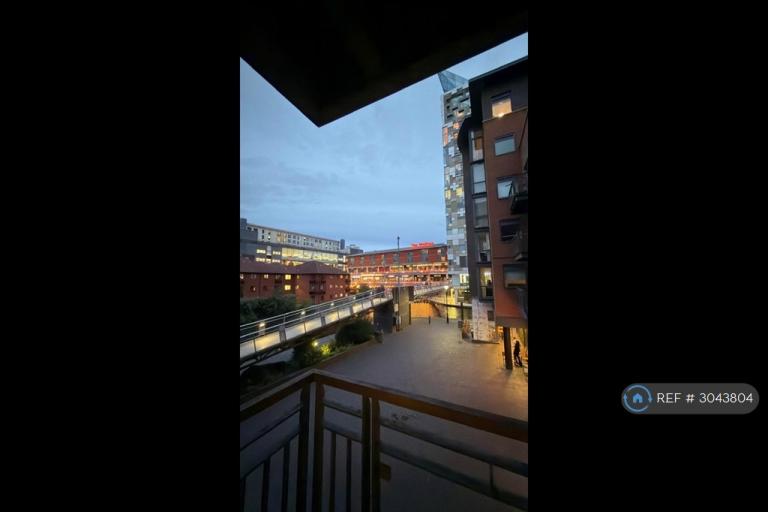 2 bedroom flat in Canal Wharf, Birmingham, B1 (2 bed) (#3043804)