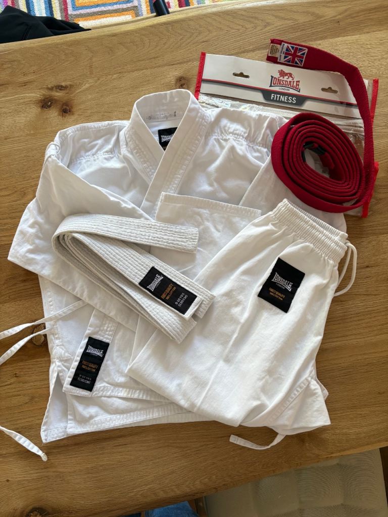Lonsdale Kids Karate Suit and Red Belt - Age 9-10 (130cm)