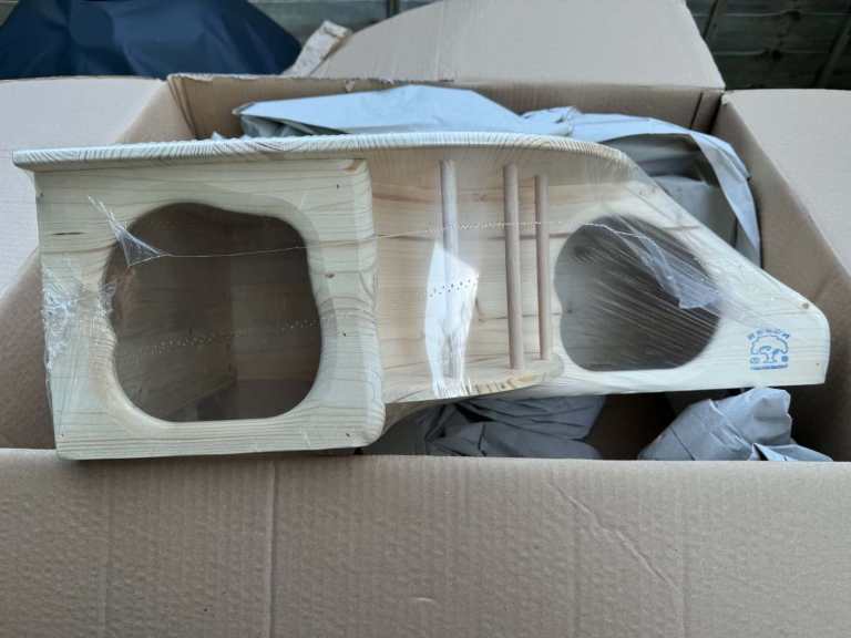 New Wooden Pet House / Hideaway for Small Animals