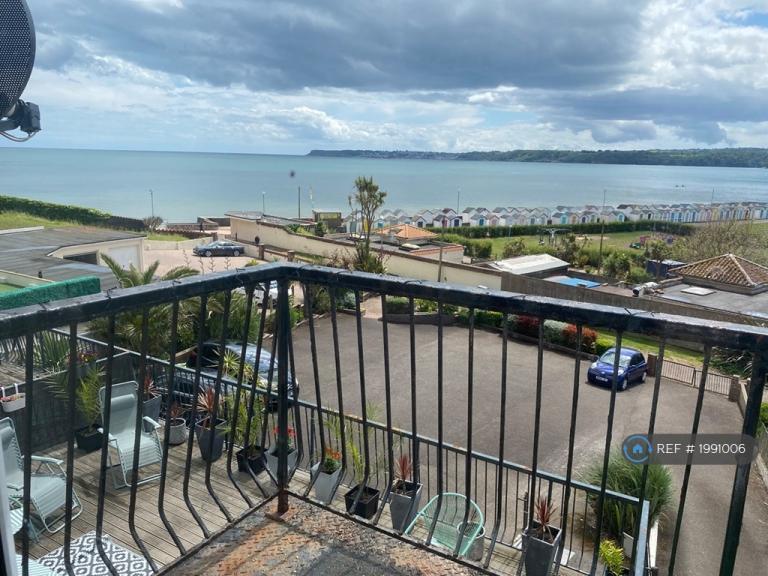 2 bedroom flat in Alta Vista Road, Paignton, TQ4 (2 bed) (#1991006)