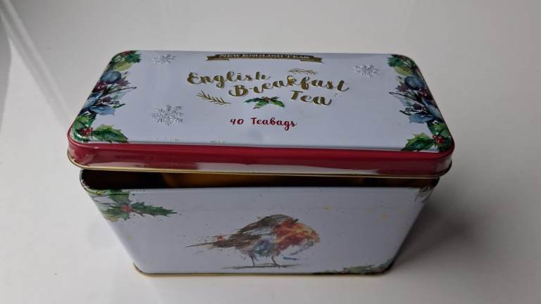 New English Teas Christmas Robin Tea Tin with 40 English Breakfast Teabags