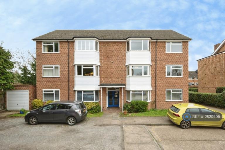 2 bedroom flat in Oak Hill, Surbiton, KT6 (2 bed) (#2820596)