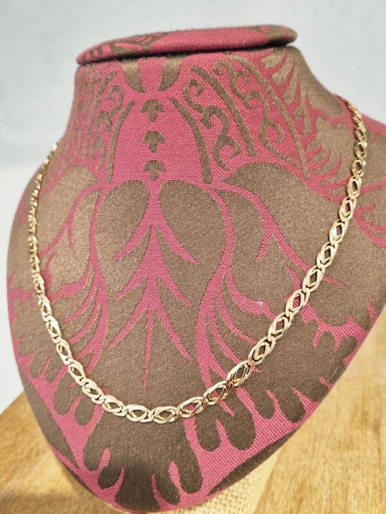 Gold 9ct fancy link chain/necklace.