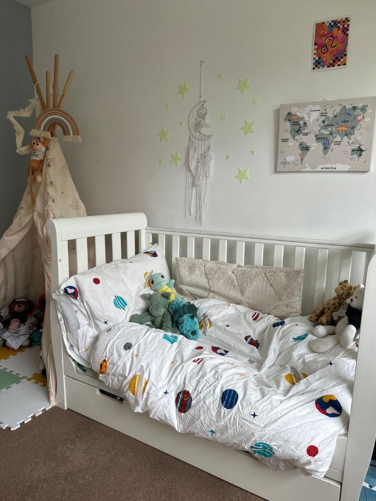 Cot/toddler bed with mattress
