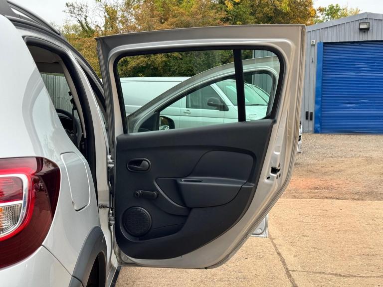 2016 Dacia Sandero Stepway 0.9 TCe Laureate Euro 6 (s/s) 5dr HATCHBACK Petrol Manual