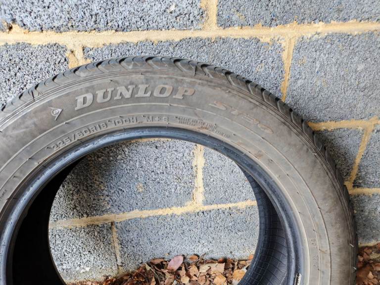 Dunlop grandtreck ST30 tyre