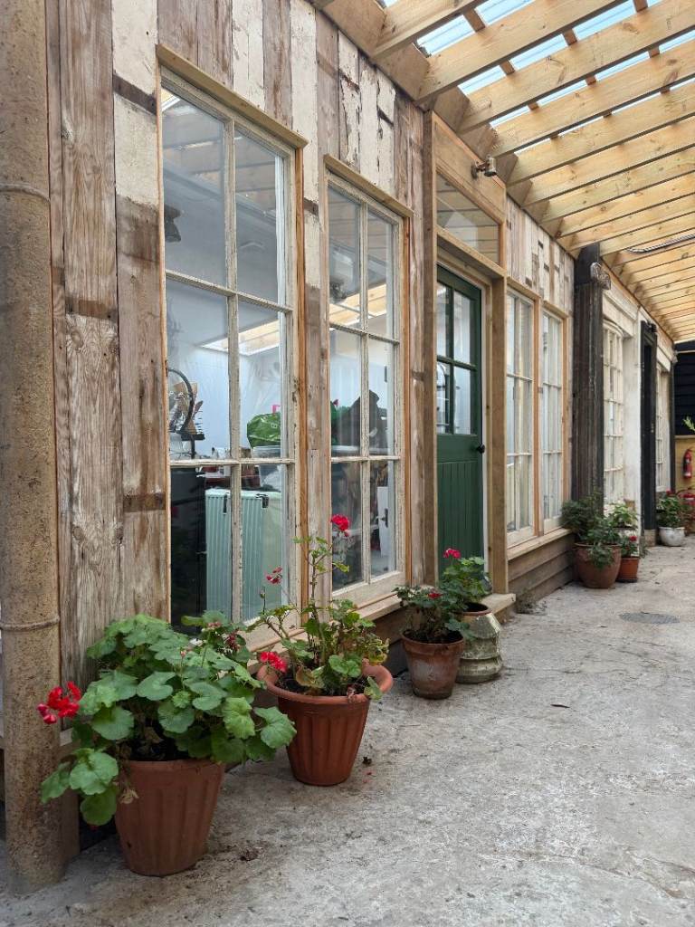 Work Studio/Unit to rent in New Barnet for Artists, Creatives or those connected to the Arts
