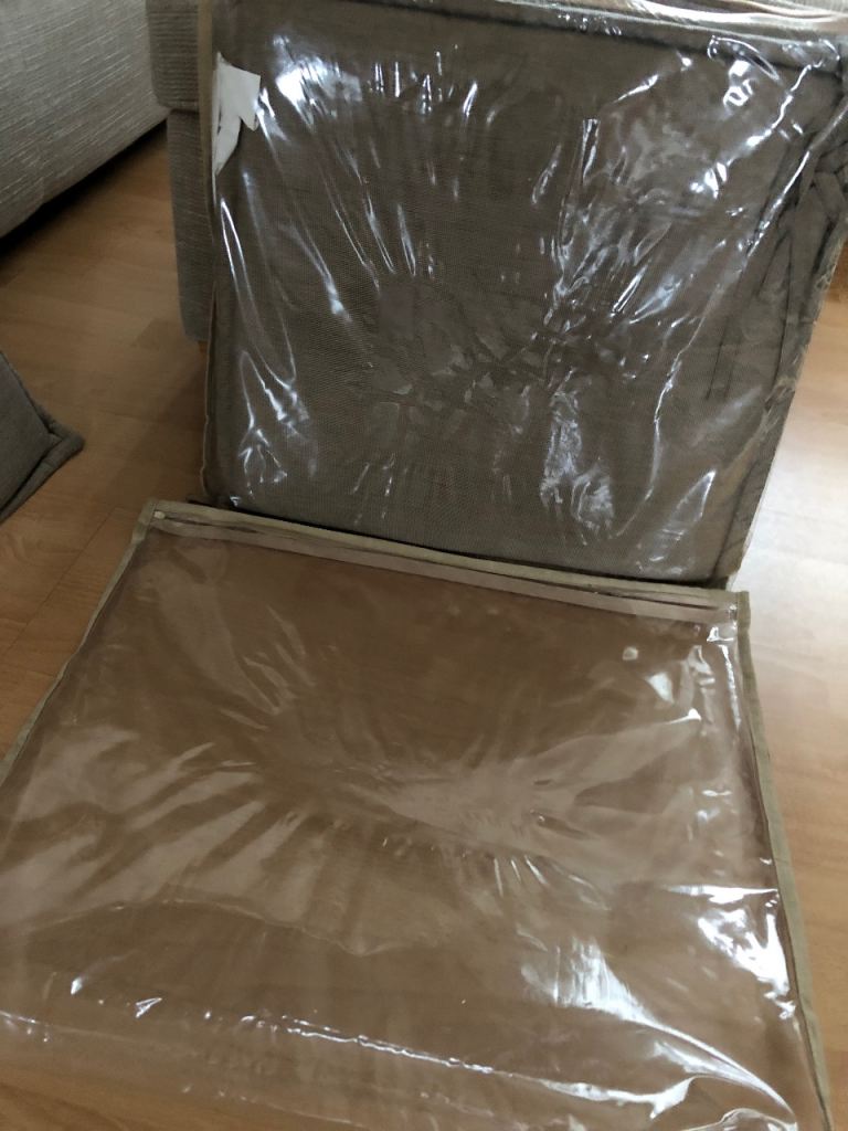 Set of 4 cushioned seat covers