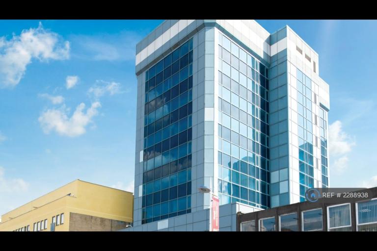 Studio flat in Skyline, Slough, SL1 (#2288938)