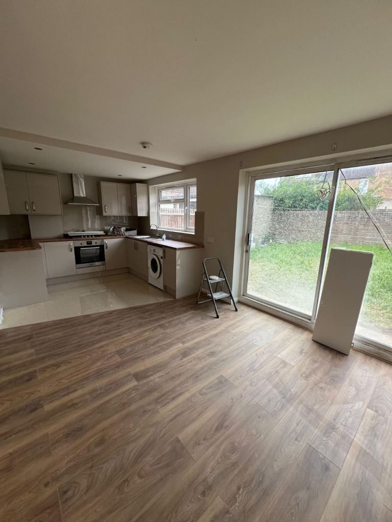 2 BED GROUND FLOOR FLAT HA4 *OPEN TO COMPANY LET*