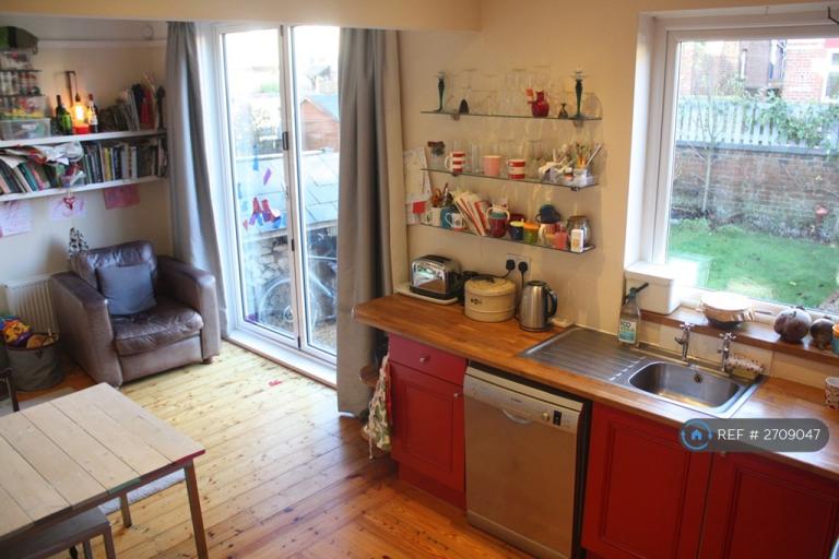 4 bedroom house in Milwain Road, Manchester, M19 (4 bed) (#2709047)