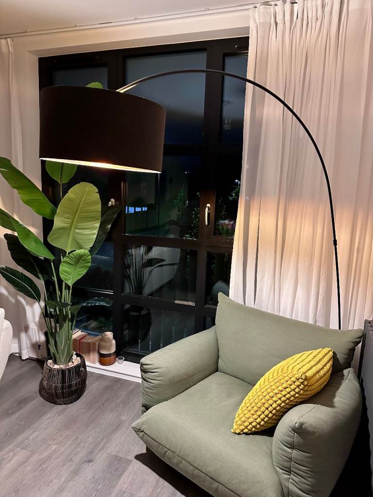 Modern Arc Floor Lamp – Black & Gold