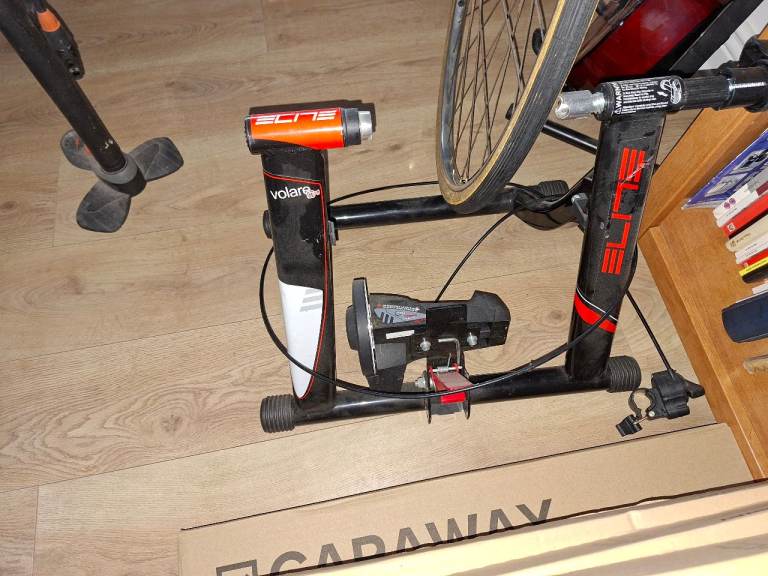 Road bike racing racer old school sunsolo with pump and trainer