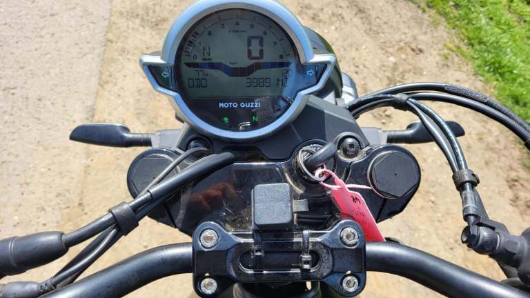 2022 22 MOTO GUZZI V7 IV STONE 3k MILES ONLY BLACK RETRO NAKED CLASSIC STYLING