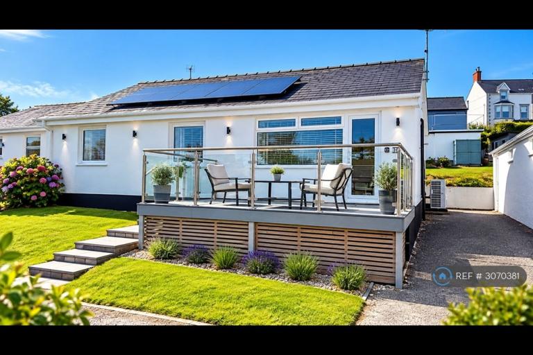 3 bedroom house in Cae Du Estate, Pwllheli, LL53 (3 bed) (#3070381)