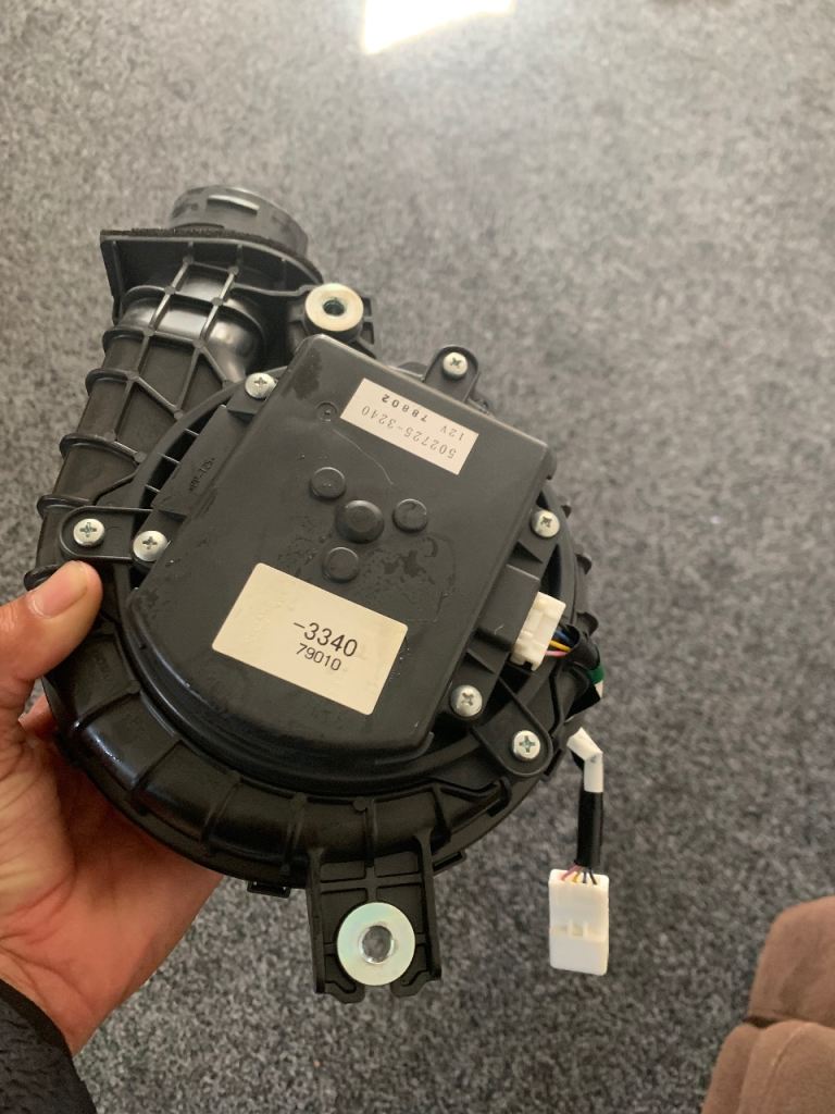 Hybrid battery cooling fan 