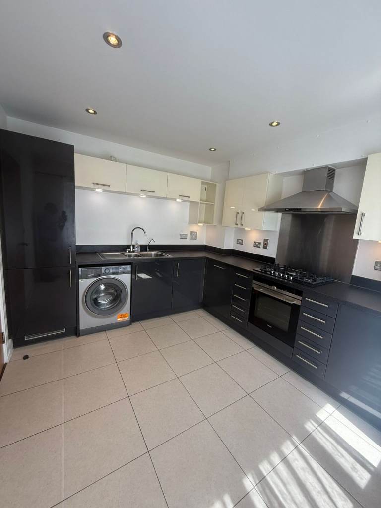 BEAUTIFUL 3 BEDROOM HOUSE TO RENT STAINES