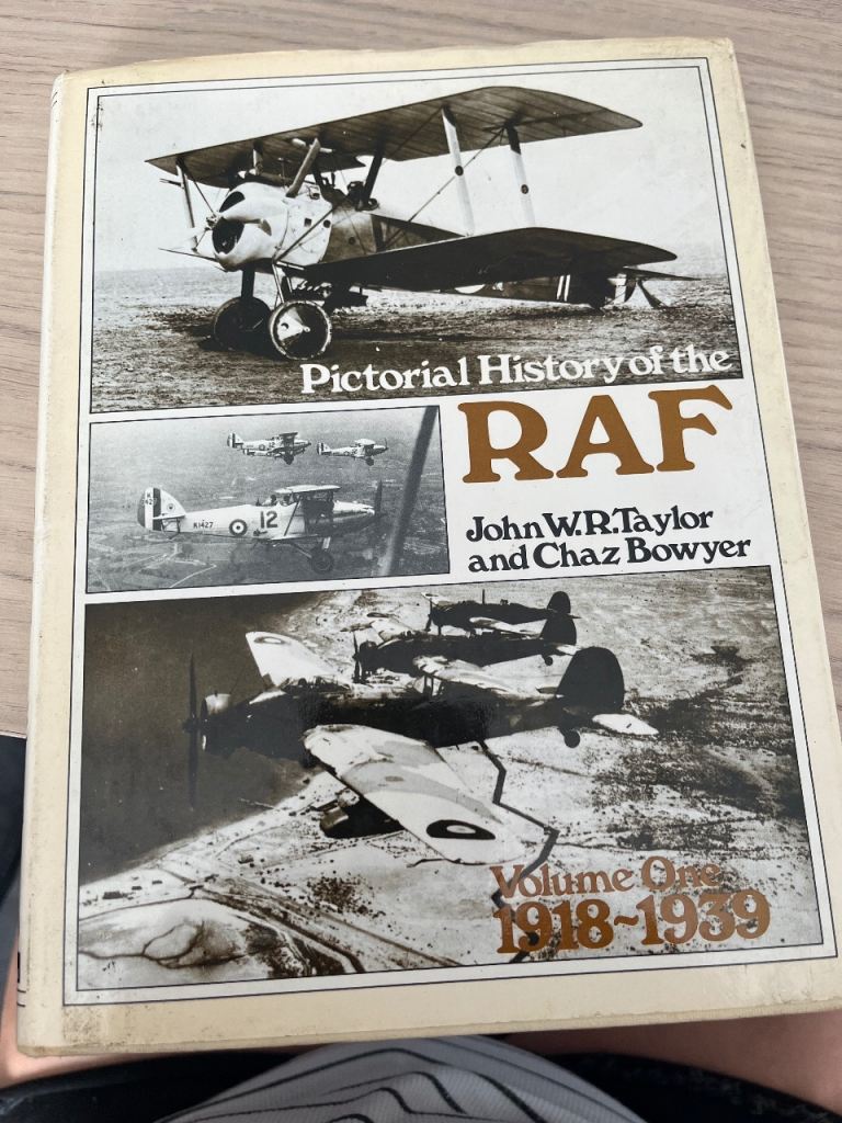 HARDBACK BOOK PICTORIAL HISTORY OF THE RAF
