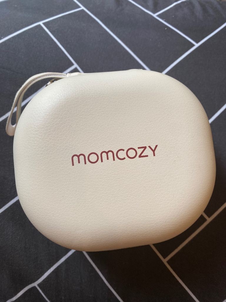 Momcozy M5 Wearable Breast Pump with Case – As Good As New