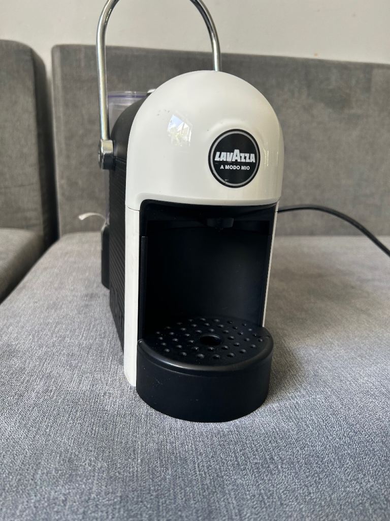 ☕ Lavazza A Modo Mio – “So Small So Good” Coffee Machine