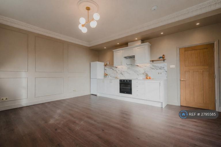 2 bedroom flat in Augusta Road, Ramsgate, CT11 (2 bed) (#2795585)