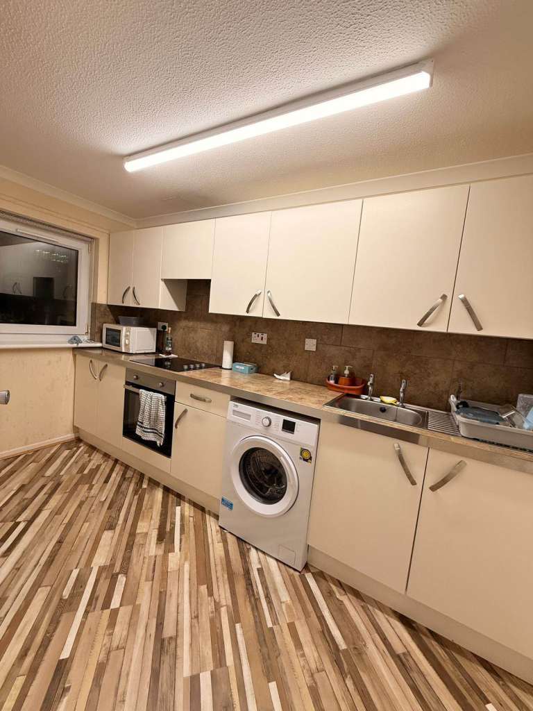 One Double Bedroom (Female preferred) Available in a 2-bedroom flat - Glasgow (G4 0PB)