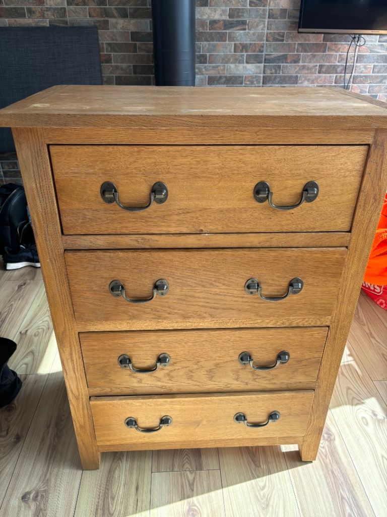 Solid wood chest of drawers 