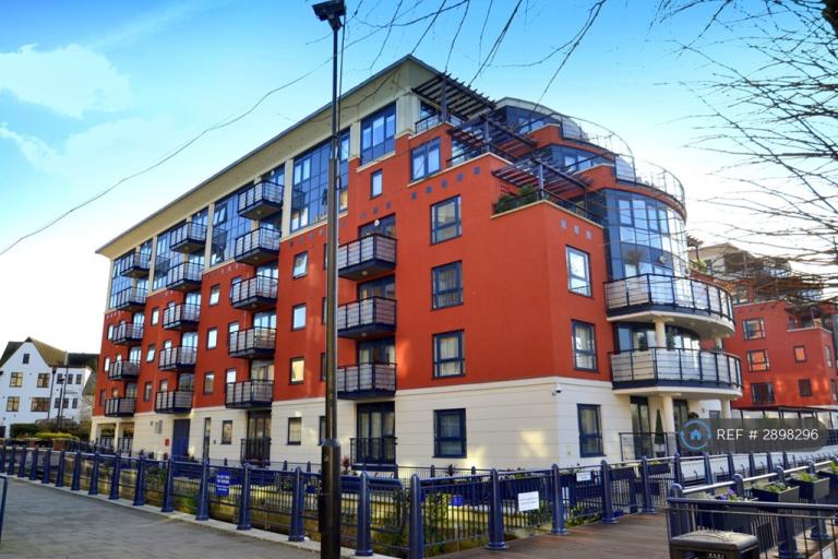 2 bedroom flat in Garricks House, Kingston Upon Thames, KT1 (2 bed) (#2898296)