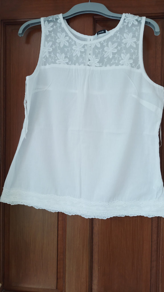 TOP. SIZE10. SL/LESS. COTTON.  AS NEW.