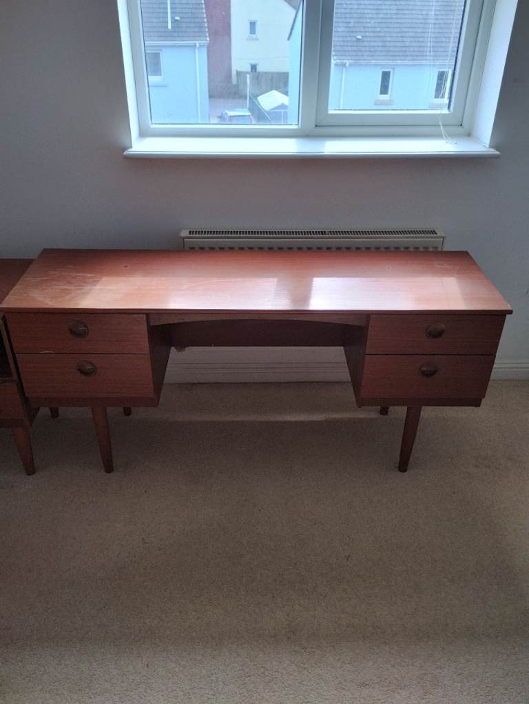 Wooden Dressing tablewith Drawers – Fair Condition
