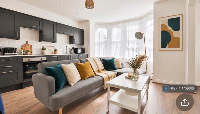 3 bedroom flat in North Road, Cardiff, CF10 (3 bed) (#1739016)