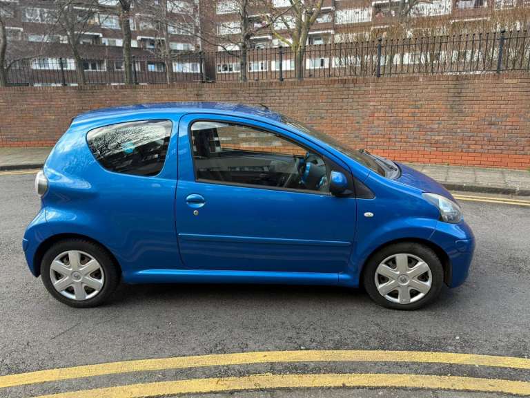Toyota, AYGO, Hatchback, 2010, Manual, 998 (cc), 3 doors