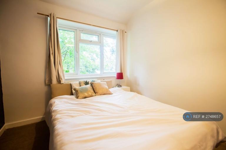 1 bedroom in Sawley Road, London, W12 (#2748657)
