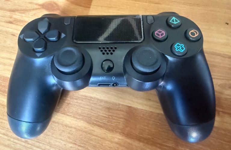 PS4 controller 