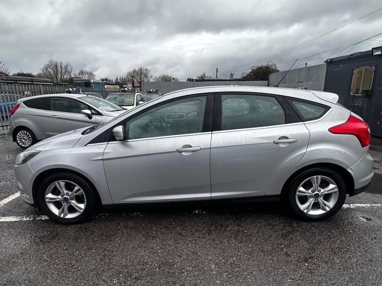  Ford Focus 1.6 Zetec Powershift Euro 5 5dr Petrol Automatic
