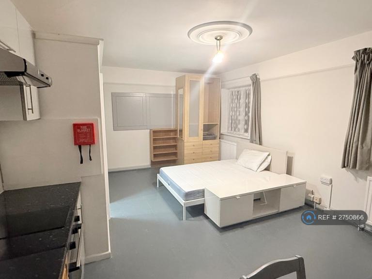 Studio flat in London, London, NW2 (#2750866)