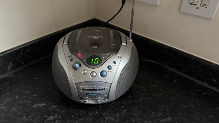 Roberts CD 9959 Radio CD Player / 3 Band Stereo FM/MW/LW / Deep Bass Boost / Silver / VG Condition