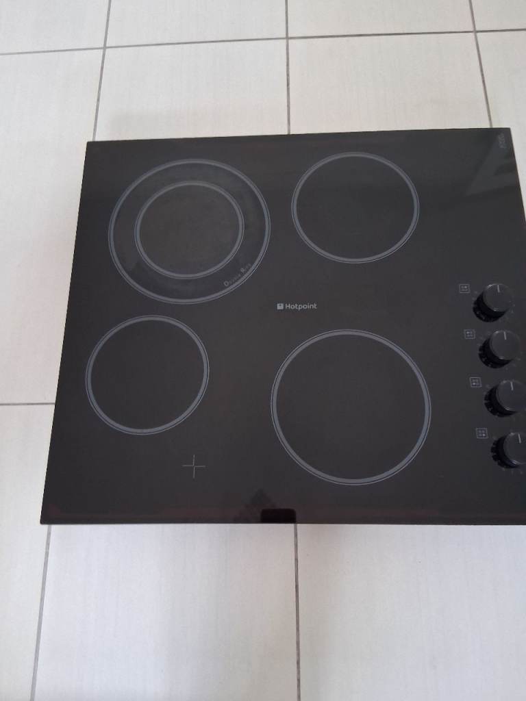 Hotpoint Scott Ceran ceramic hob. Black.
