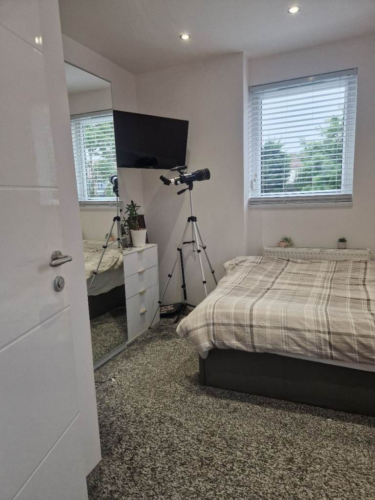 Single Bedroom available in a 3 bedroom house