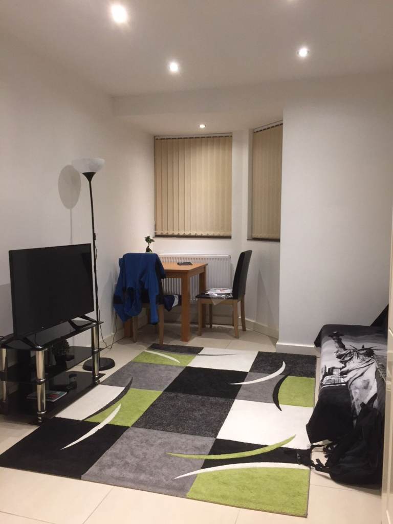 One Bed Flat Available Bills Included-Whalley Range-M16