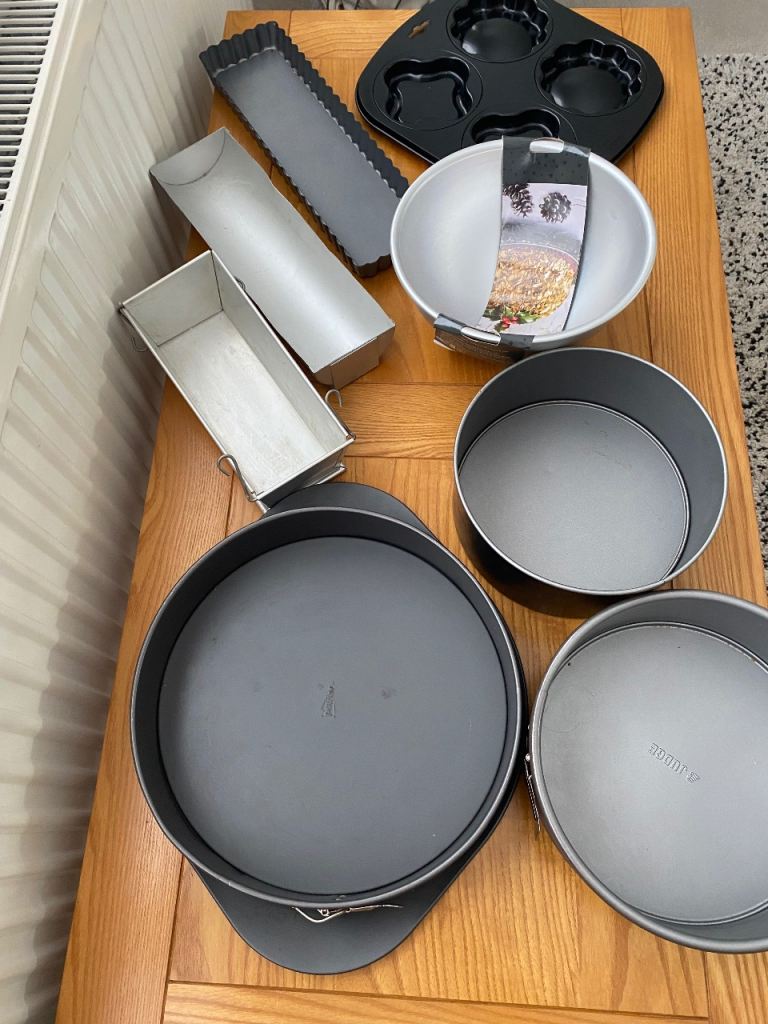 Baking/cake tins bundle 