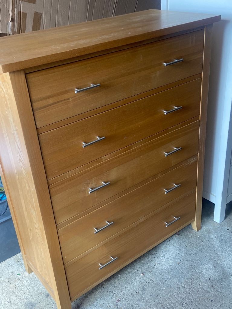 Solid oak chest of drawers