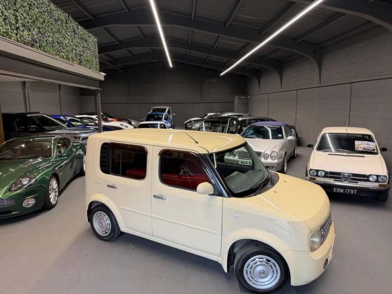 Nissan Cube 1.6 Hatchback 5dr Petrol CVT Euro 5 (110 ps) Petrol Automatic