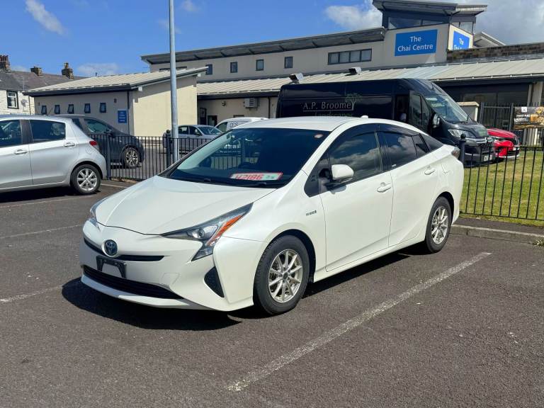 2015 Toyota Prius 1.8L Petrol Hybrid Electric Auto 5dr Hatchback Pearl White ULEZ FREE