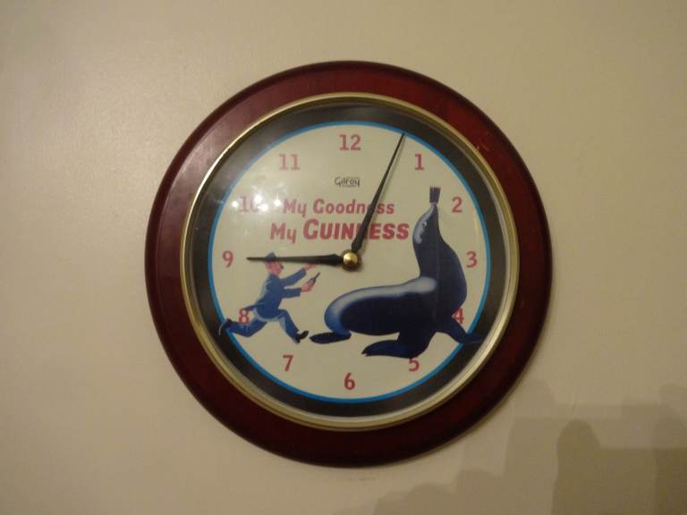 VINTAGE GUINNESS CLOCK ~ LIMITED SPECIAL EDITION ~ ZOO KEEPER AND SEA LION ~
