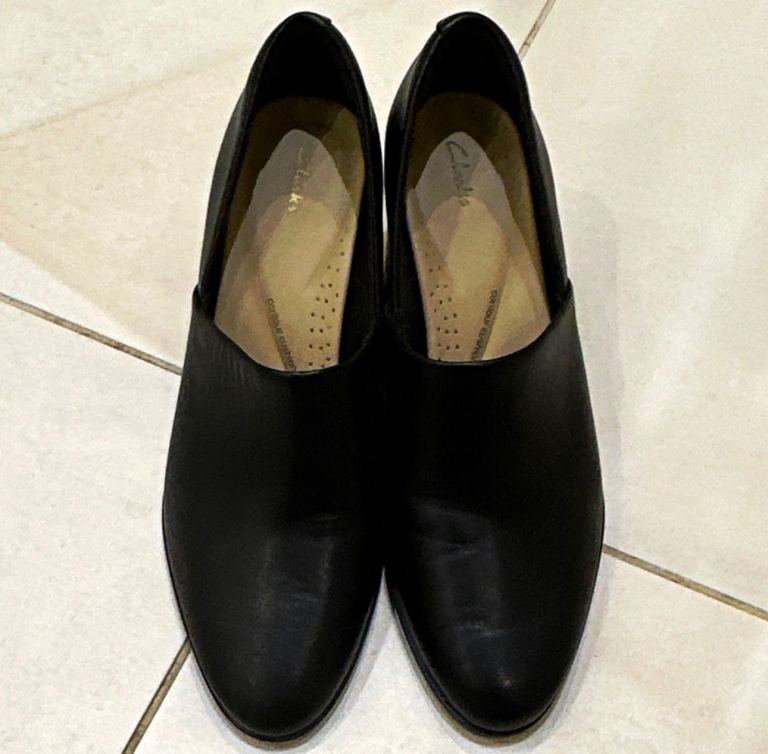 Clarks Black Leather Flats with Contour Cushion – Good Condition