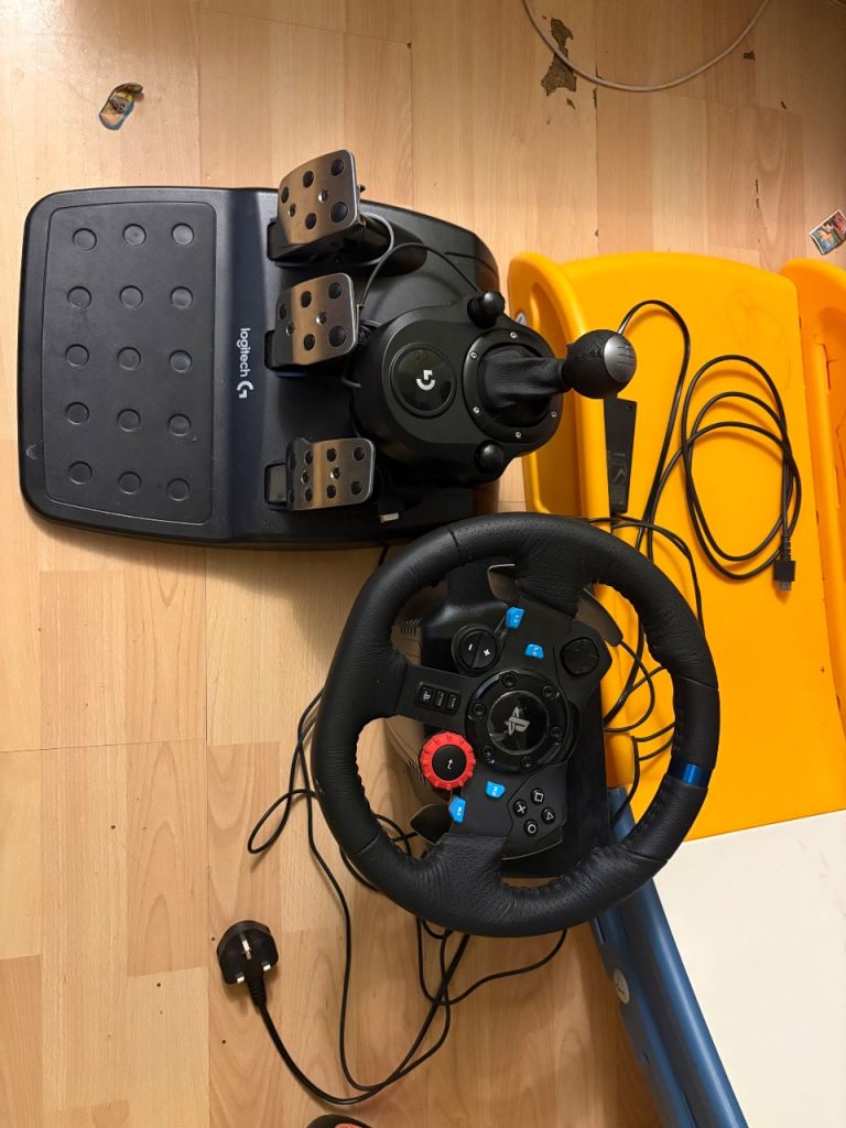 Logitech G29 wheel and gearstick 