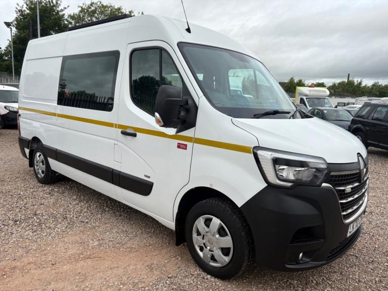 RENAULT TRUCKS UK MASTER 56kW 3T1 L2H2 Red Edition Van Auto