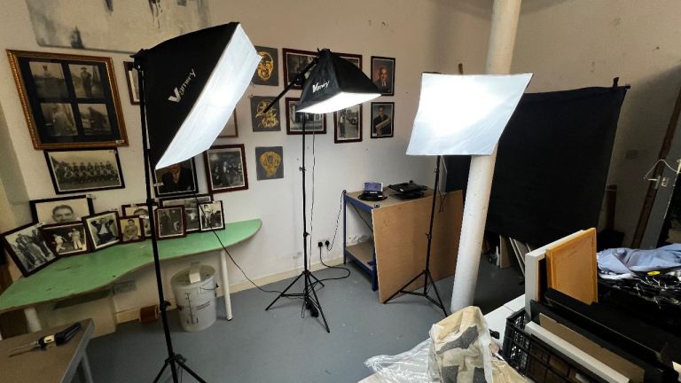 Photography Studio Lighting Kit 3 Softbox Lights + Green/White Screen